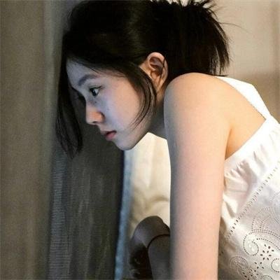 照片中的女孩
